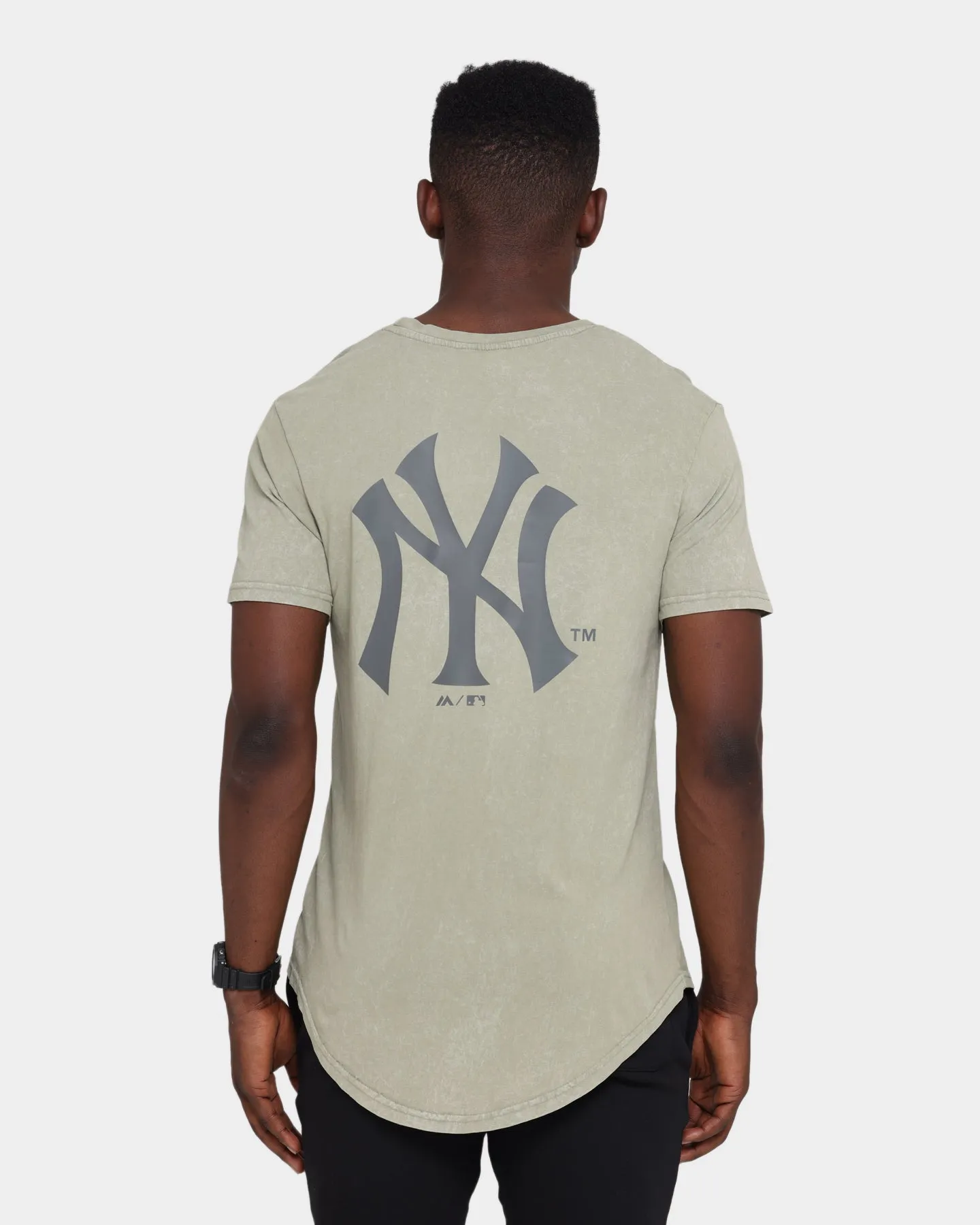 Majestic Athletic New York Yankees Kurent Scoop Hem T-Shirt Snow Wash Pale